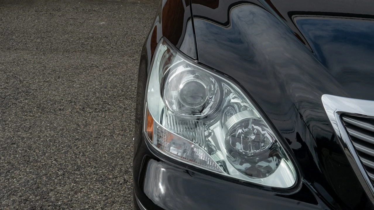 2004 Lexus LS 3rd Gen - Image 21 of 31