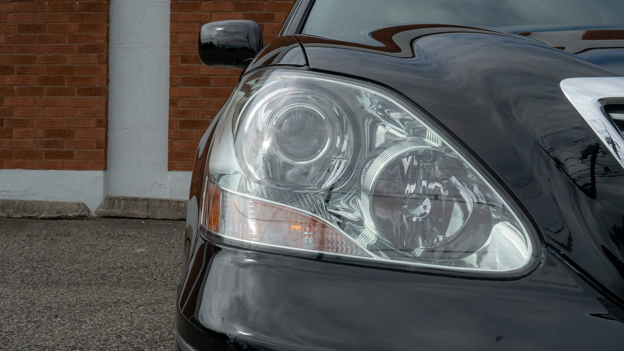 2004 Lexus LS 3rd Gen - Image 20 of 31