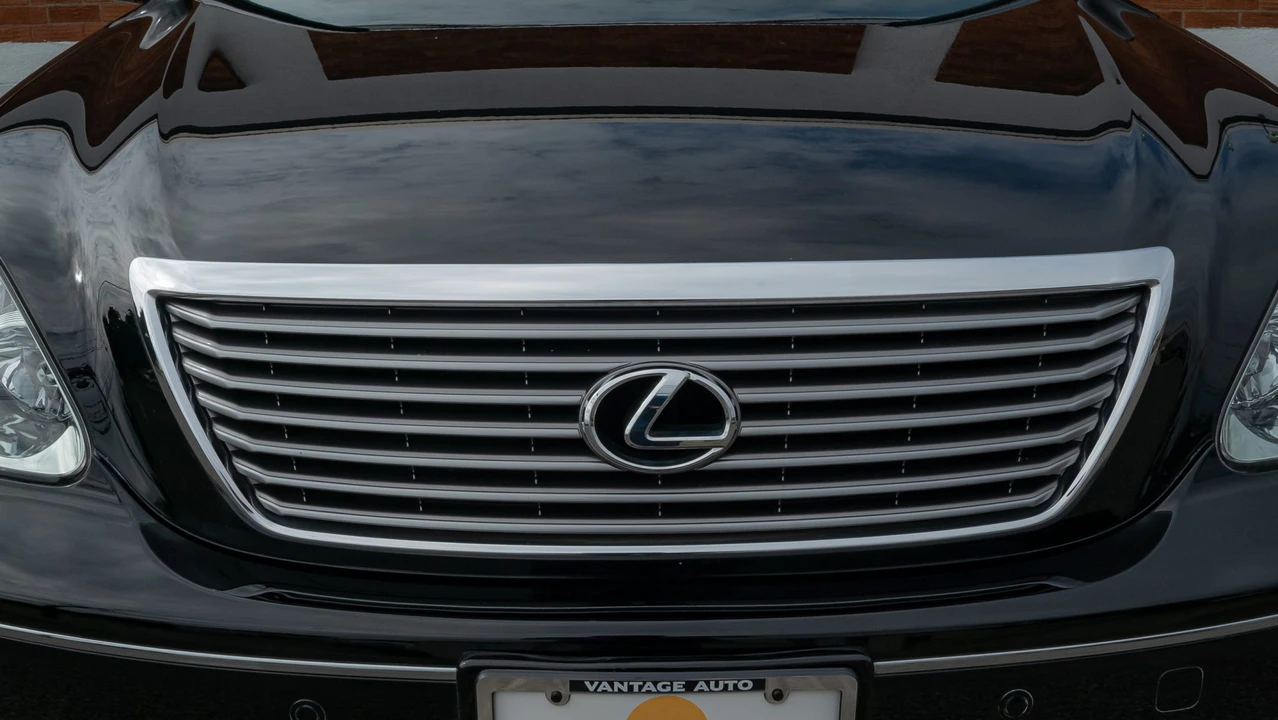 2004 Lexus LS 3rd Gen - Image 22 of 31