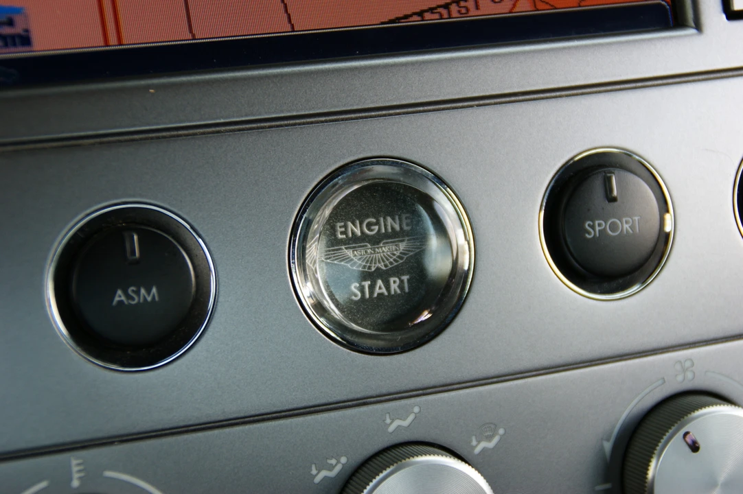 2006 Aston Martin Vanquish 1st Gen - Image 29 of 31