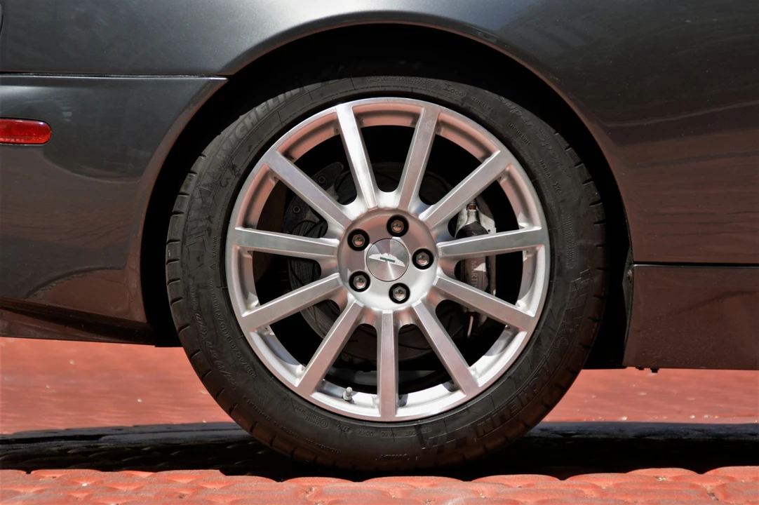 2006 Aston Martin Vanquish 1st Gen - Image 16 of 31