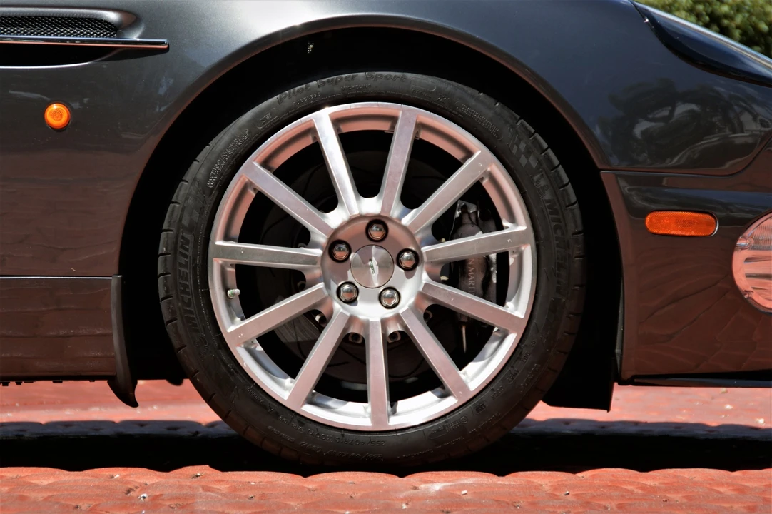 2006 Aston Martin Vanquish 1st Gen - Image 17 of 31