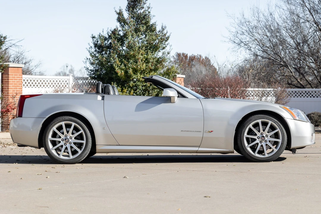 2006 Cadillac XLR-V - Image 20 of 31