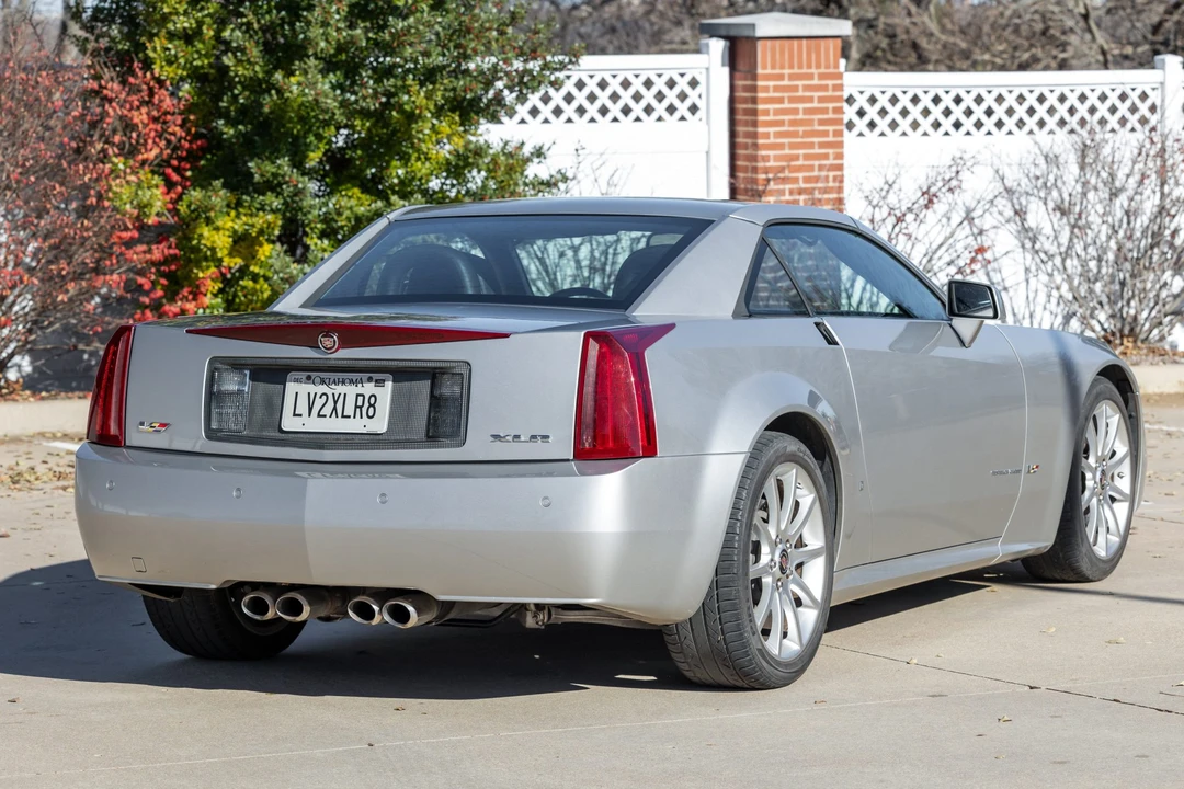 2006 Cadillac XLR-V - Image 18 of 31