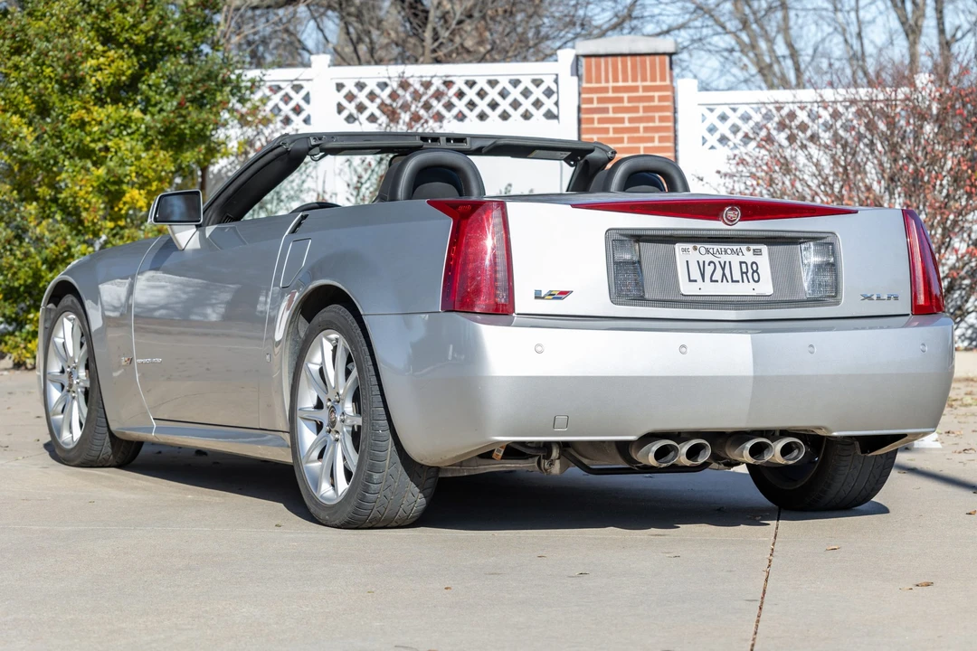 2006 Cadillac XLR-V - Image 12 of 31