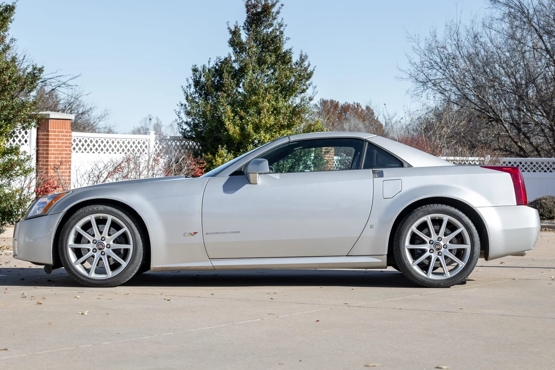 2006 Cadillac XLR-V - Image 10 of 31