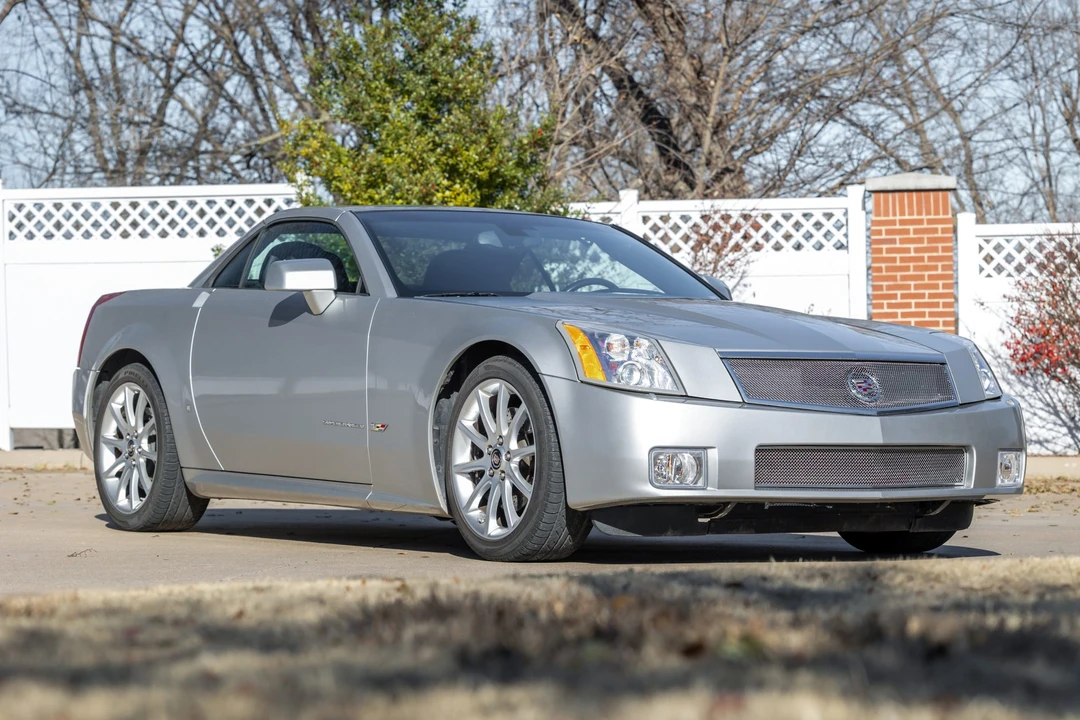 2006 Cadillac XLR-V - Image 2 of 31
