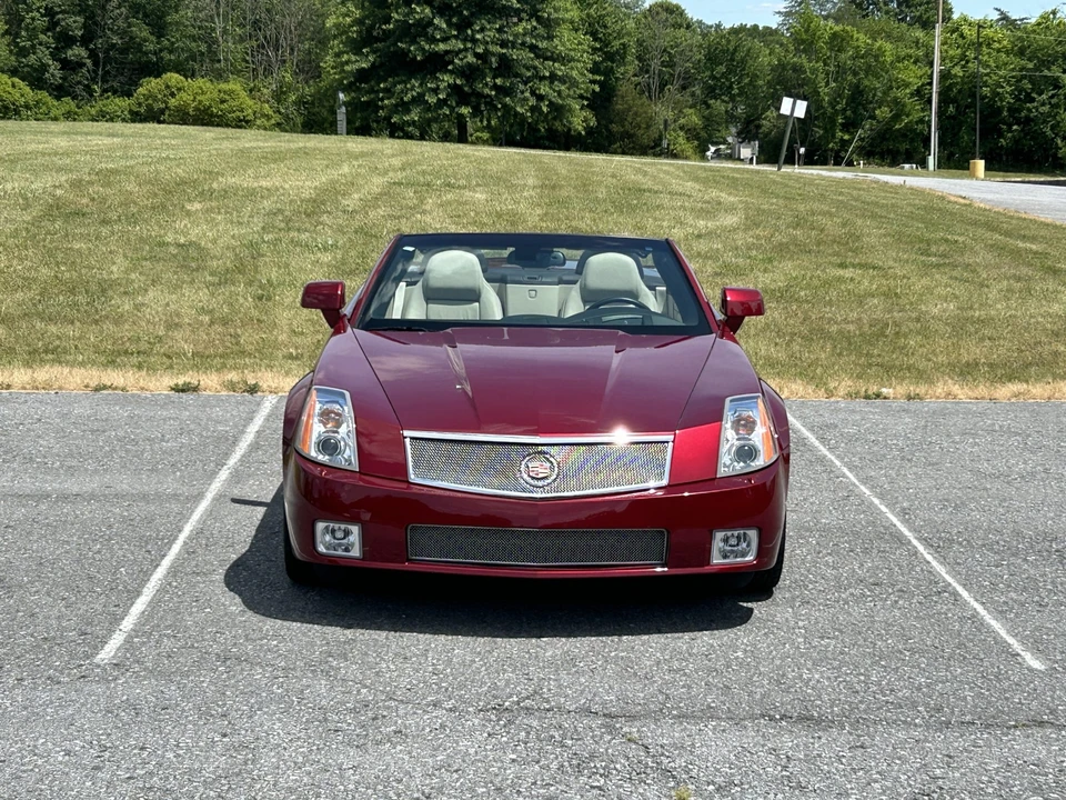 2006 Cadillac XLR-V - Image 10 of 31
