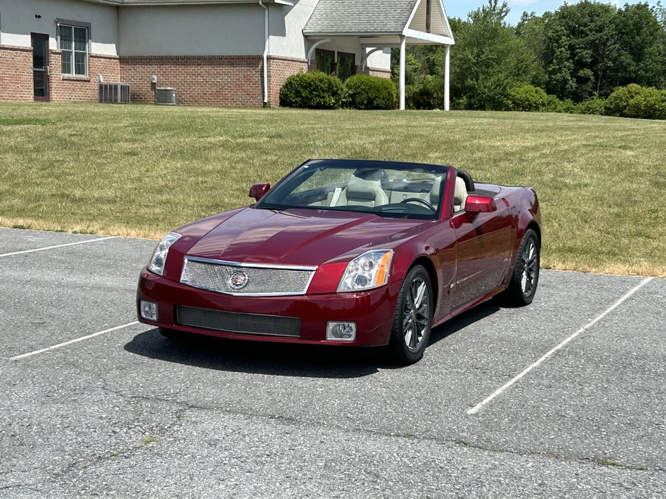 2006 Cadillac XLR-V - Image 8 of 31
