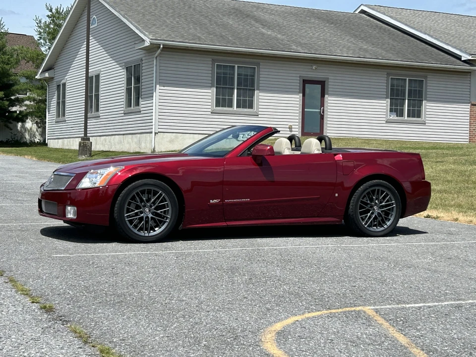 2006 Cadillac XLR-V - Image 2 of 31