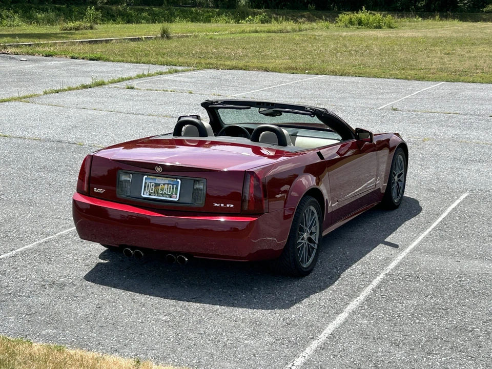2006 Cadillac XLR-V - Image 24 of 31