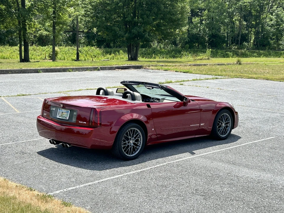 2006 Cadillac XLR-V - Image 22 of 31