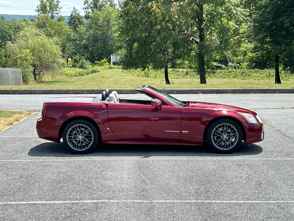 2006 Cadillac XLR-V - Image 18 of 31
