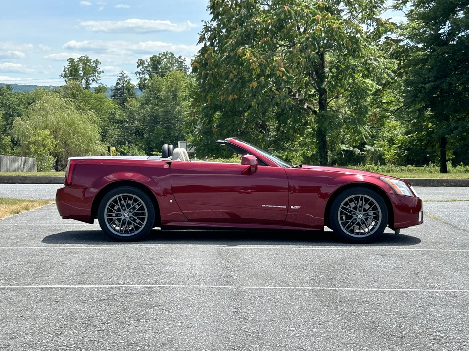 2006 Cadillac XLR-V - Image 17 of 31