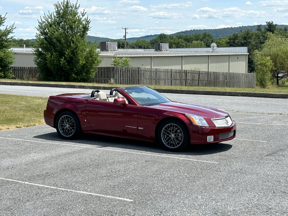 2006 Cadillac XLR-V - Image 16 of 31
