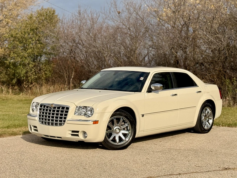 2006 Chrysler 300 (2005-2023) - Image 2 of 31