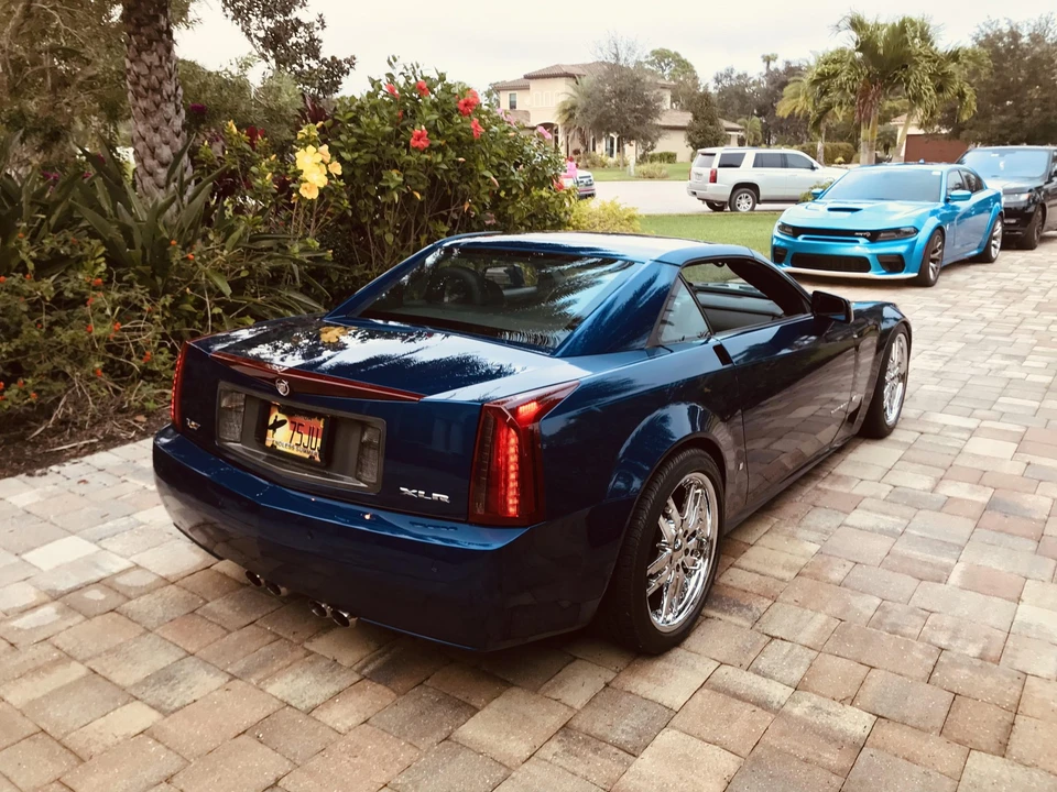 2007 Cadillac XLR-V - Image 10 of 31