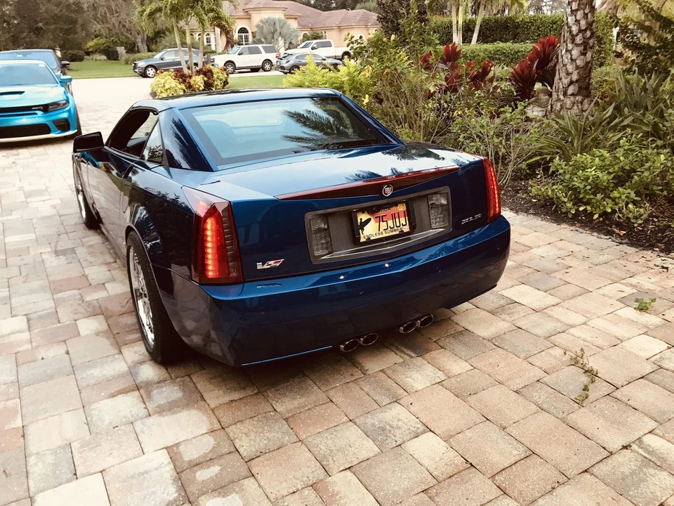2007 Cadillac XLR-V - Image 8 of 31
