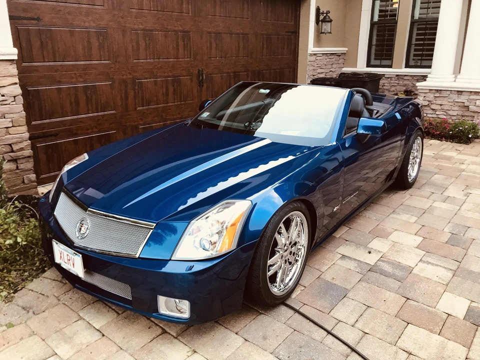 2007 Cadillac XLR-V - Image 2 of 31