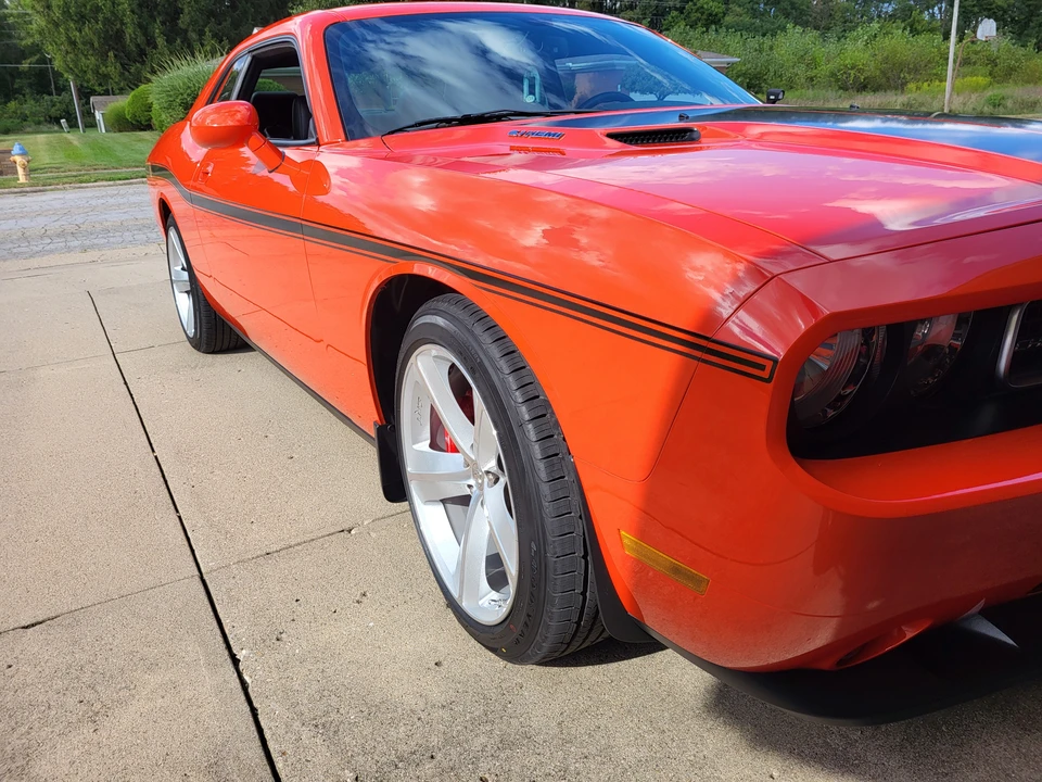 2008 Dodge Challenger SRT8 & 392 3rd Gen - Image 9 of 31