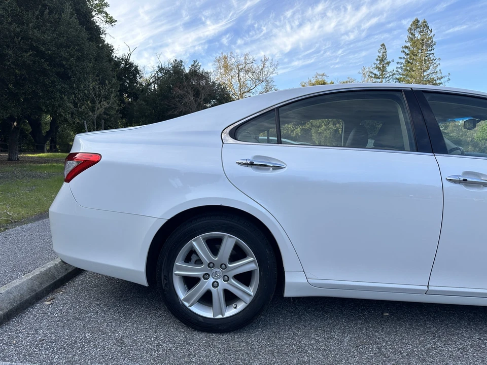 2009 Lexus ES 5th Gen - Image 15 of 31