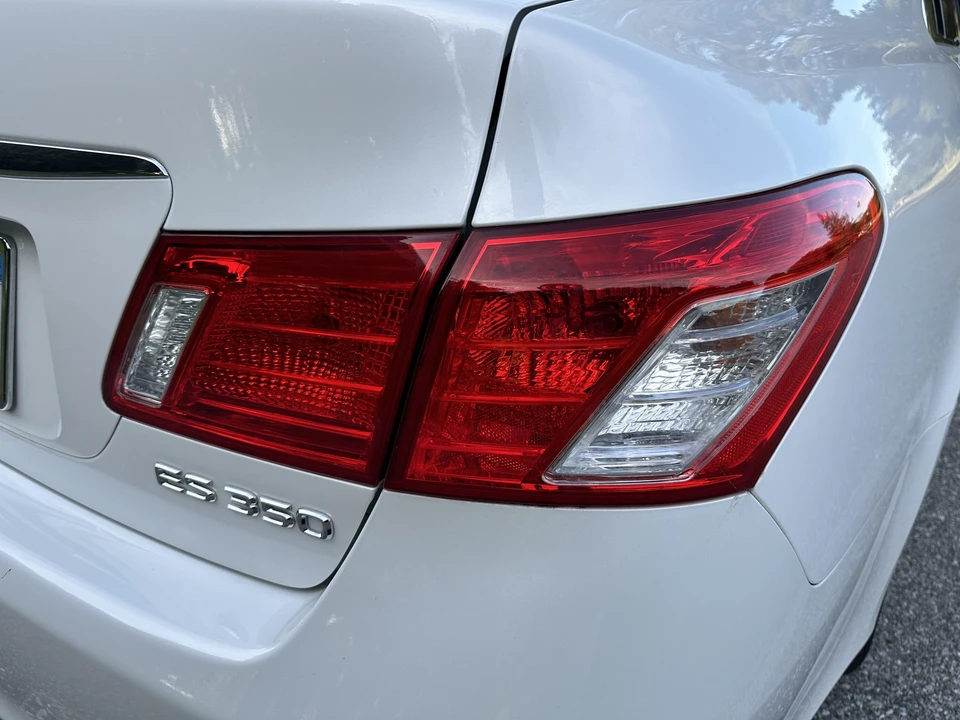 2009 Lexus ES 5th Gen - Image 25 of 31