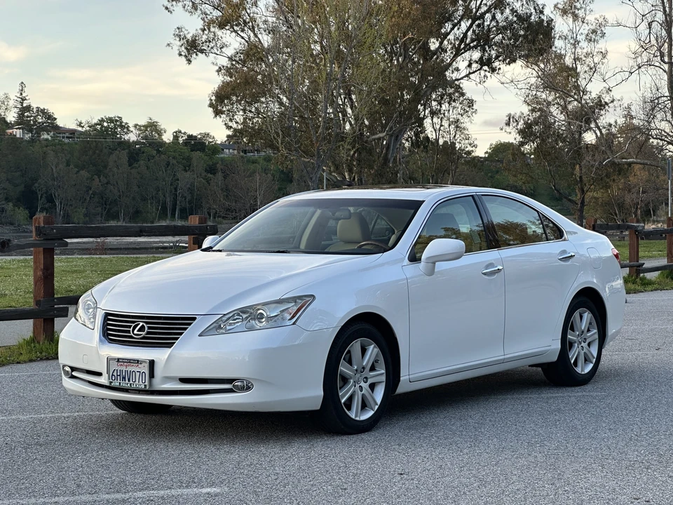 2009 Lexus ES 5th Gen - Image 2 of 31