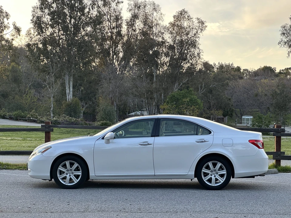 2009 Lexus ES 5th Gen - Image 11 of 31