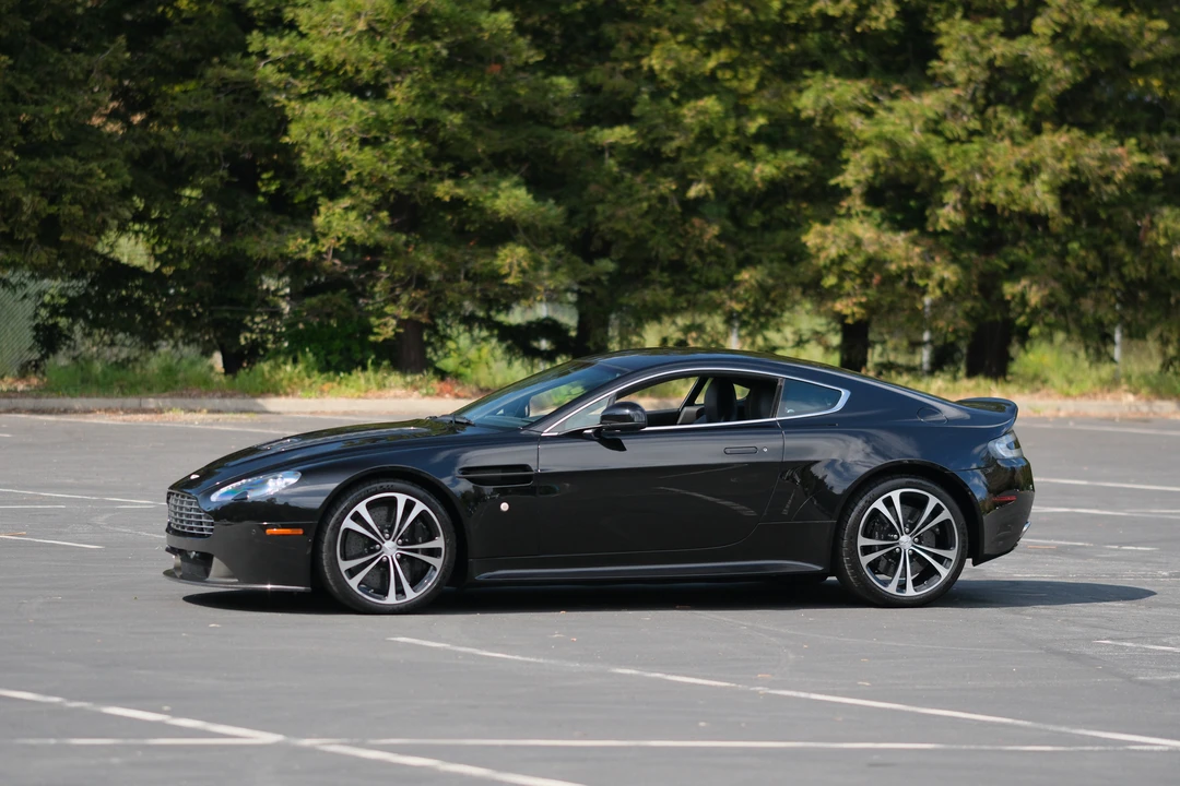 2011 Aston Martin V12 Vantage (2010-2018) - Image 2 of 31