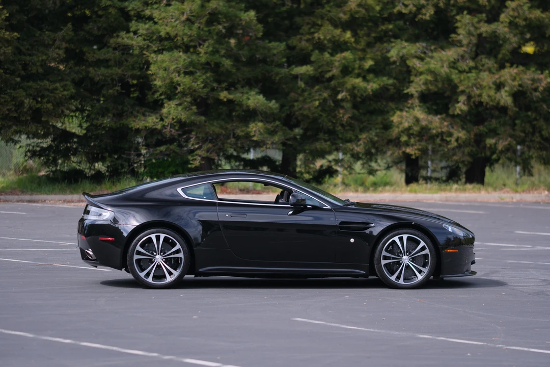 2011 Aston Martin V12 Vantage (2010-2018) - Image 10 of 31