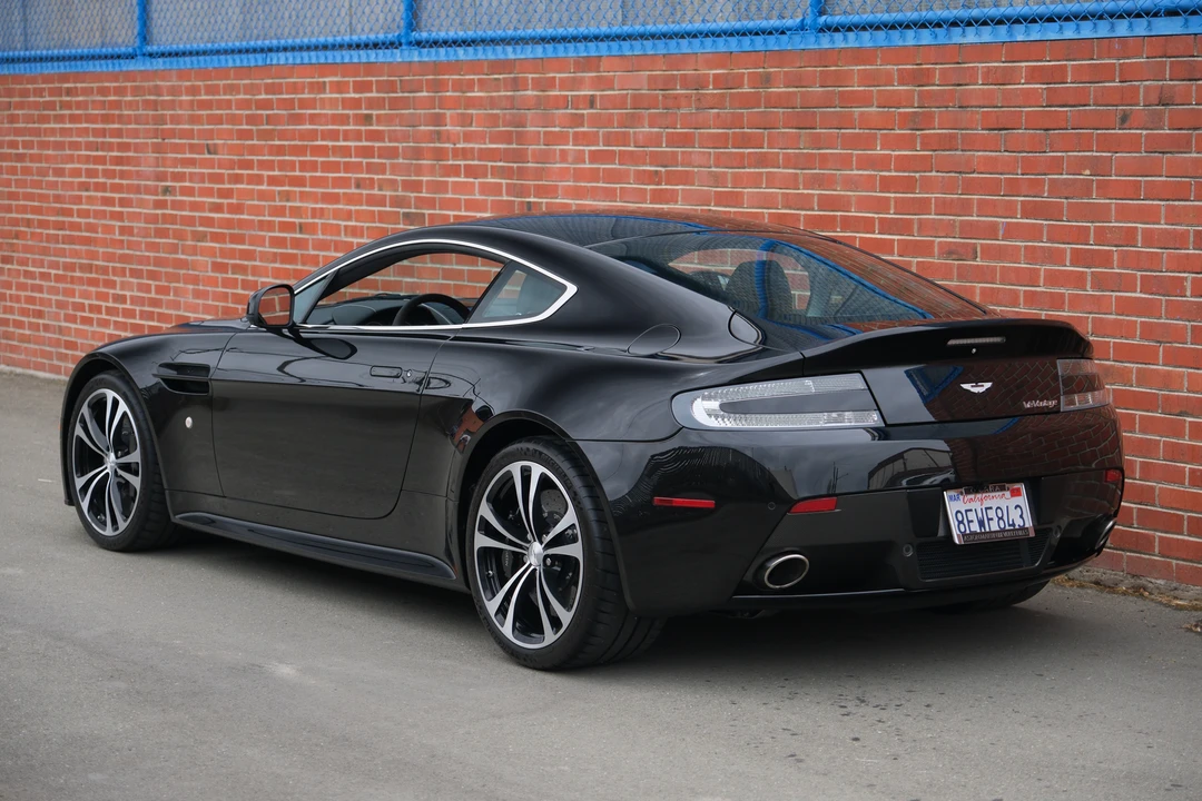 2011 Aston Martin V12 Vantage (2010-2018) - Image 24 of 31