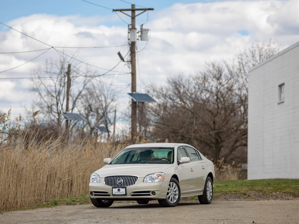 2011 Buick Lucerne - Image 2 of 31