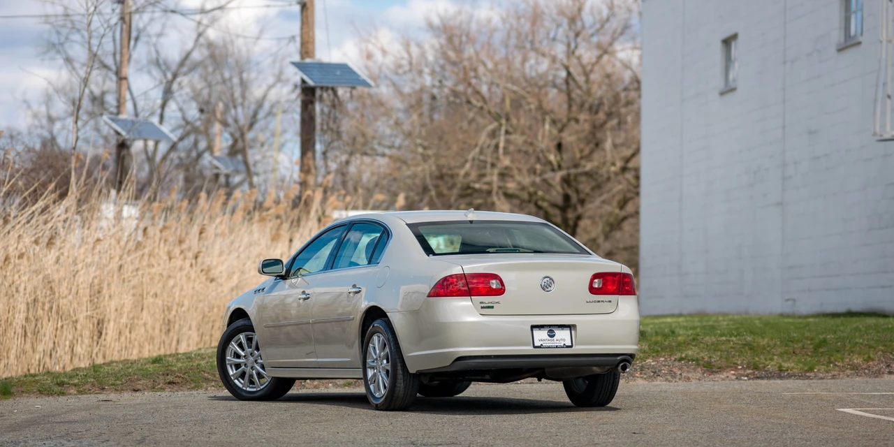 2011 Buick Lucerne - Image 15 of 31