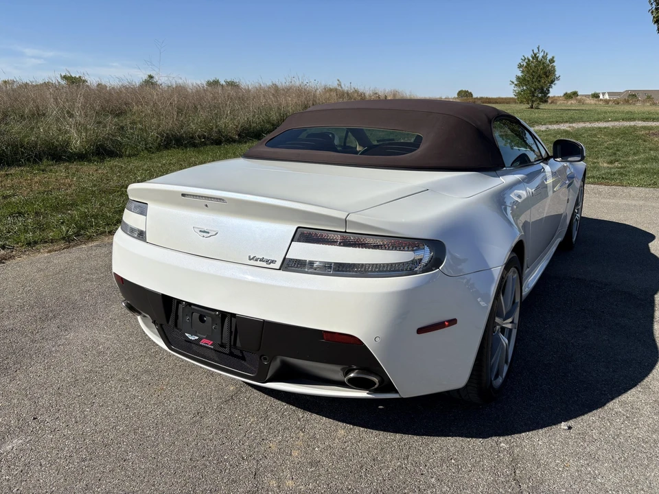 2012 Aston Martin V8 Vantage (2006-2017) - Image 28 of 31