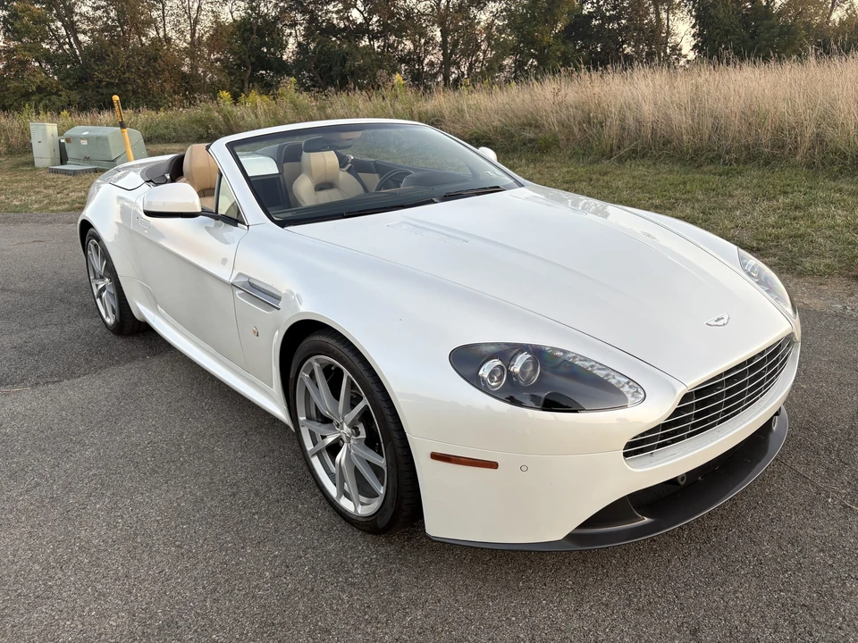 2012 Aston Martin V8 Vantage (2006-2017) - Image 10 of 31