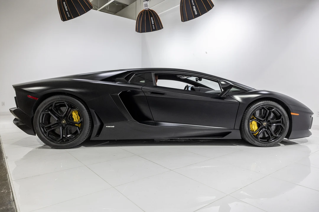 2012 Lamborghini Aventador LP700-4 - Image 13 of 31