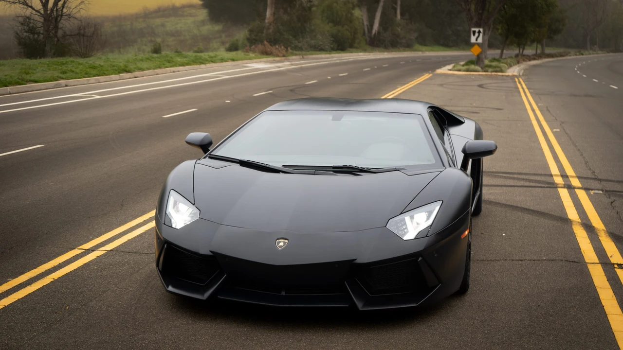 2012 Lamborghini Aventador LP700-4 - Image 2 of 31