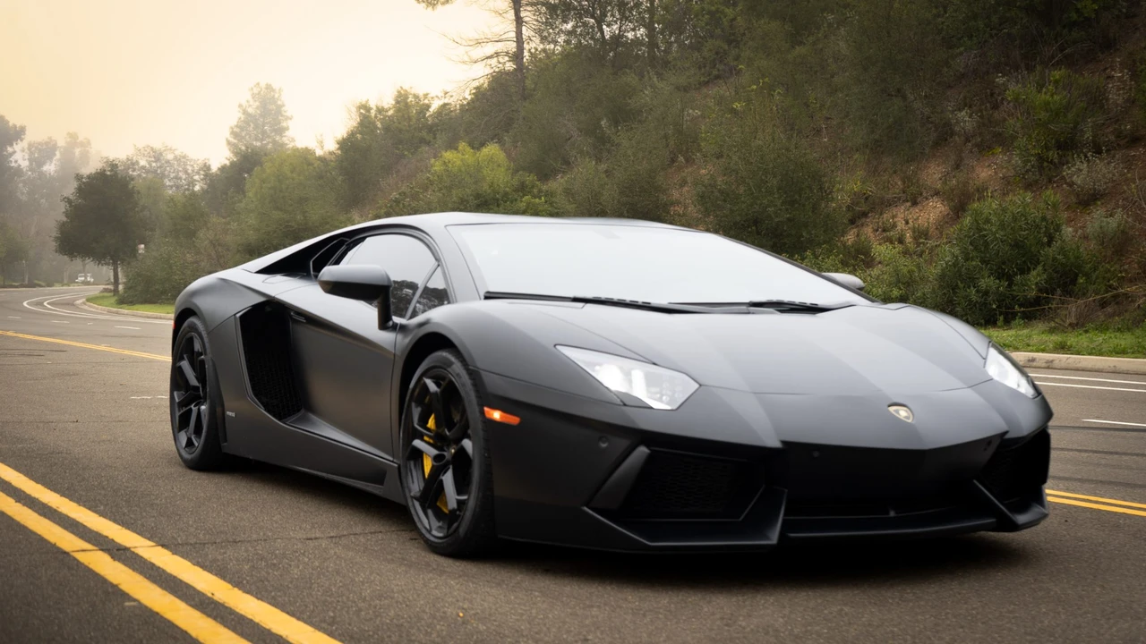 2012 Lamborghini Aventador LP700-4 - Image 16 of 31