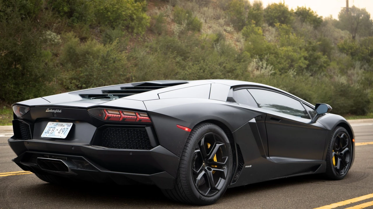 2012 Lamborghini Aventador LP700-4 - Image 12 of 31