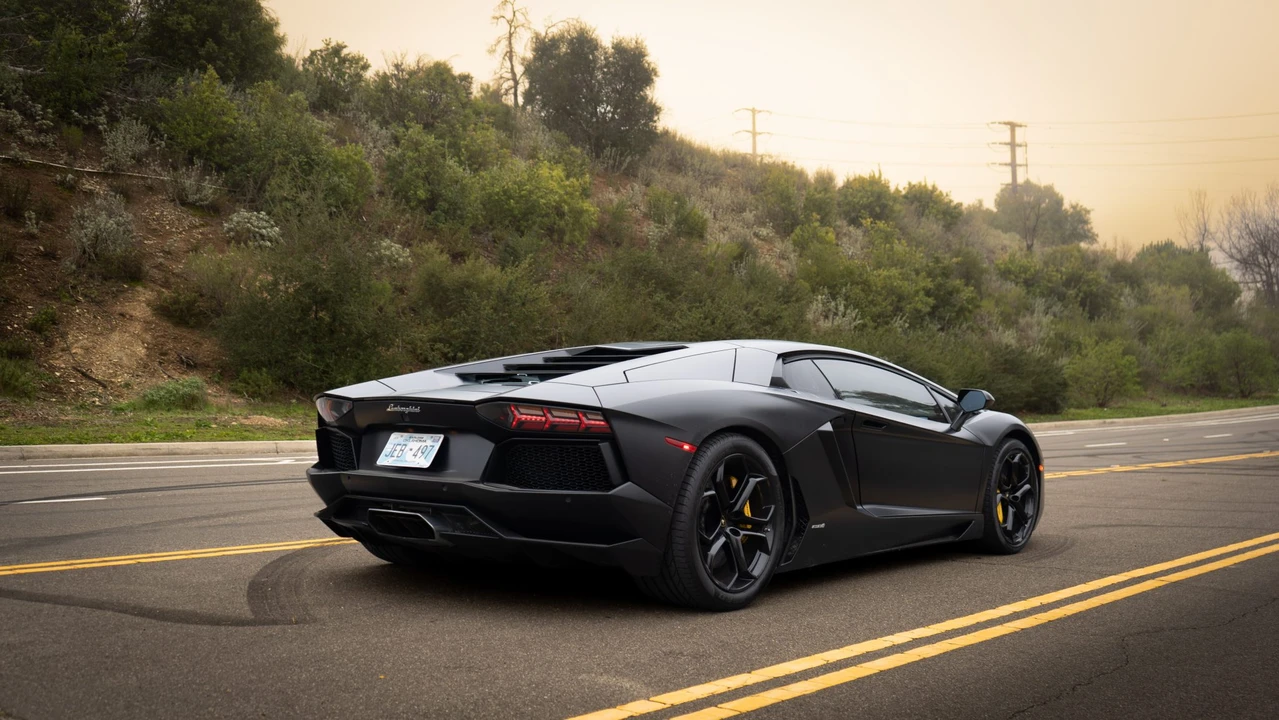 2012 Lamborghini Aventador LP700-4 - Image 11 of 31