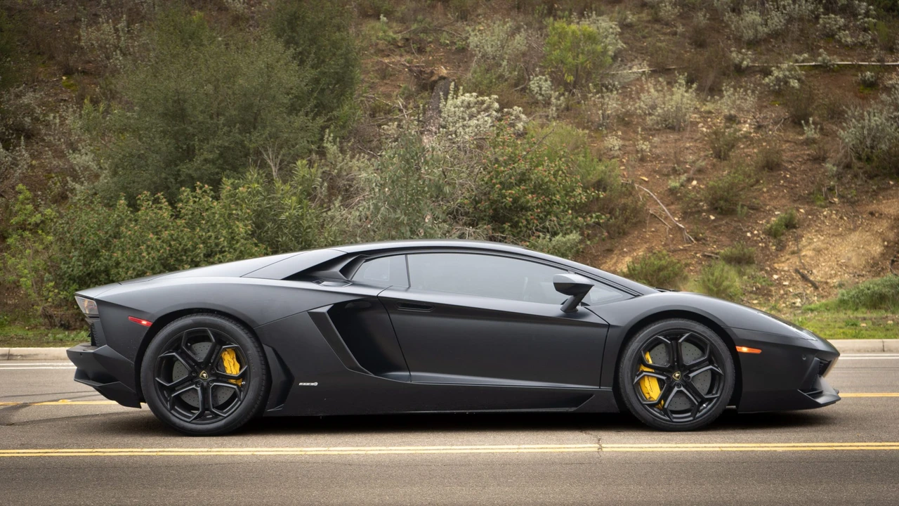 2012 Lamborghini Aventador LP700-4 - Image 13 of 31