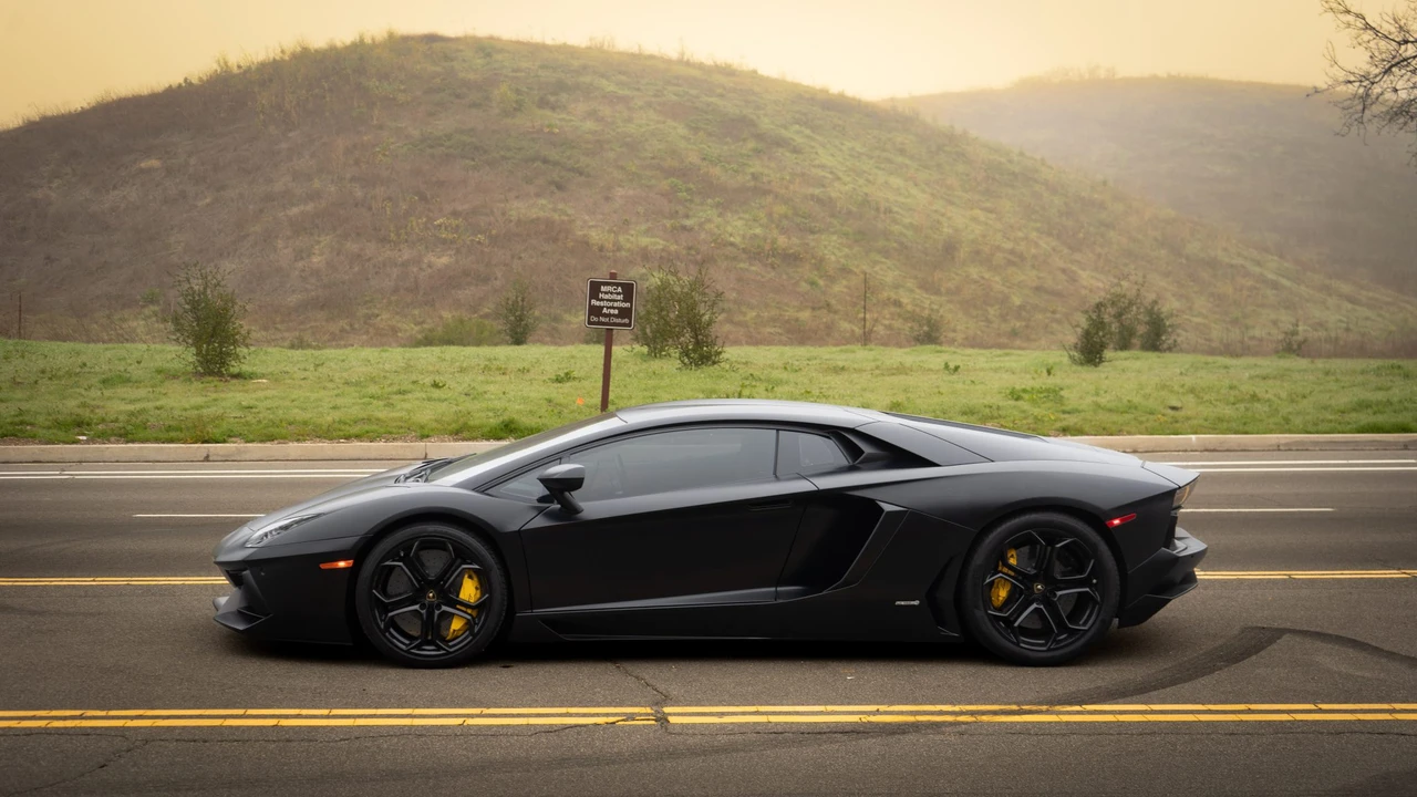 2012 Lamborghini Aventador LP700-4 - Image 6 of 31