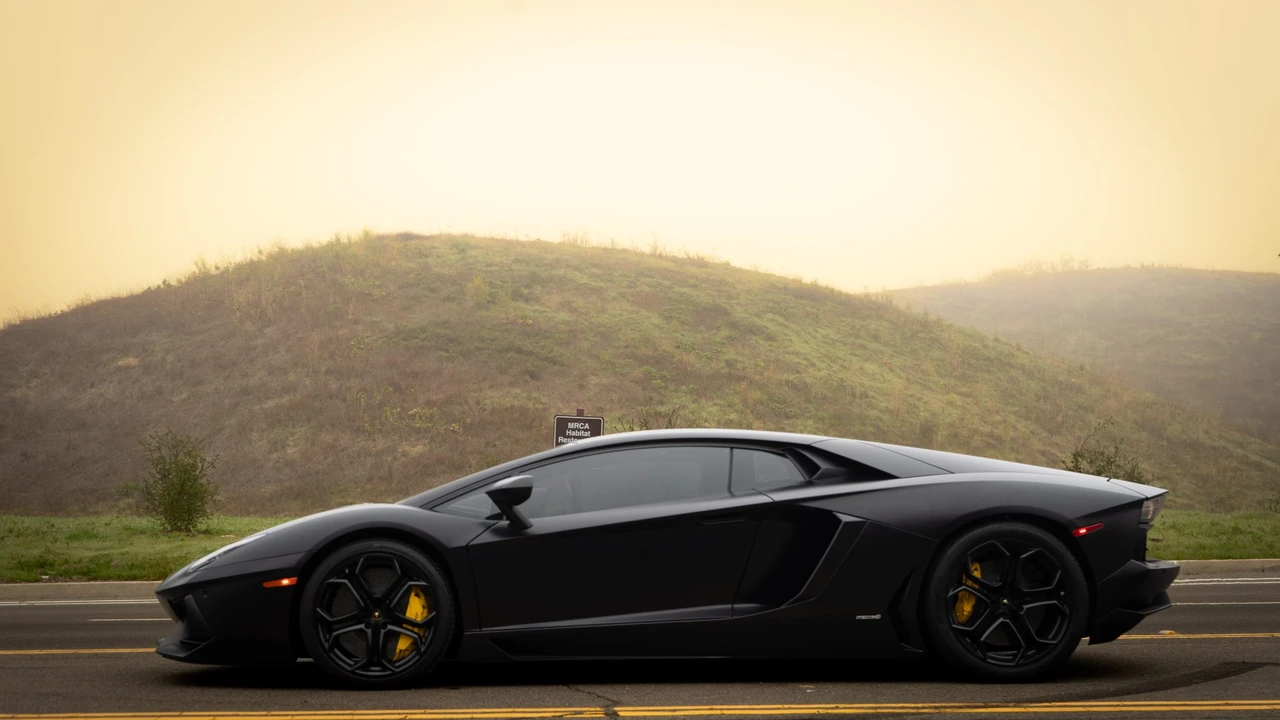 2012 Lamborghini Aventador LP700-4 - Image 5 of 31