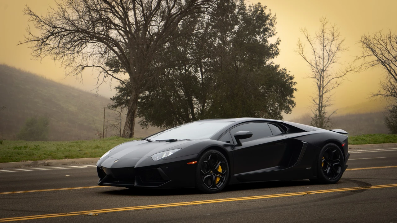 2012 Lamborghini Aventador LP700-4 - Image 4 of 31