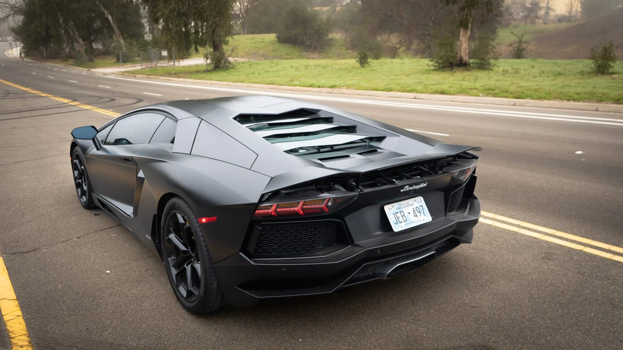 2012 Lamborghini Aventador LP700-4 - Image 8 of 31
