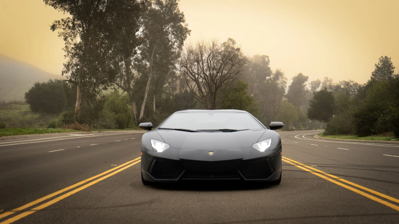 2012 Lamborghini Aventador LP700-4 - Image 18 of 31