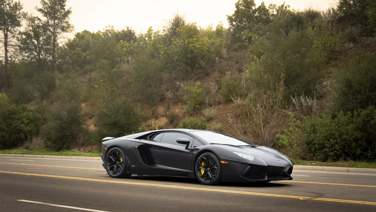 2012 Lamborghini Aventador LP700-4 - Image 15 of 31