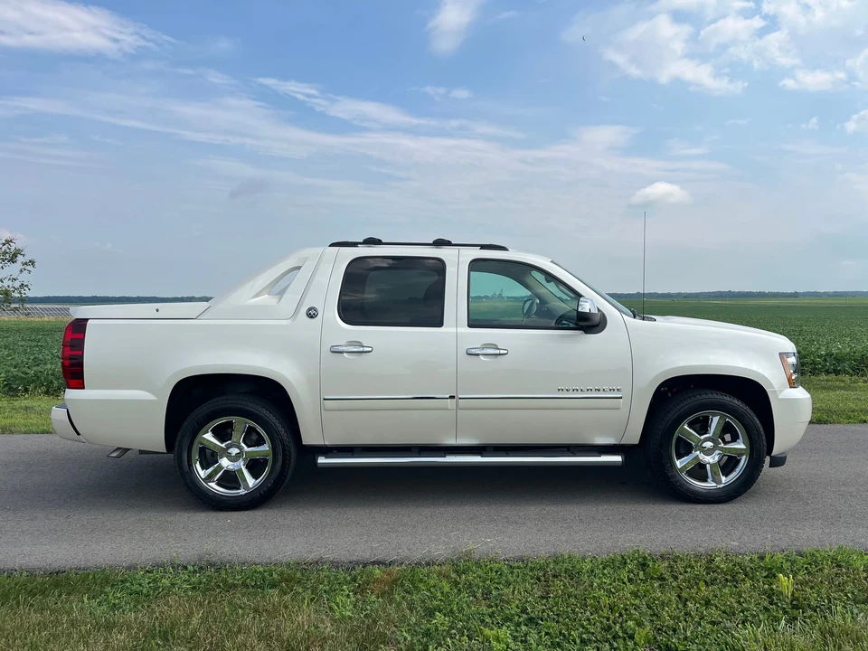 2013 Chevrolet Avalanche - Image 5 of 31