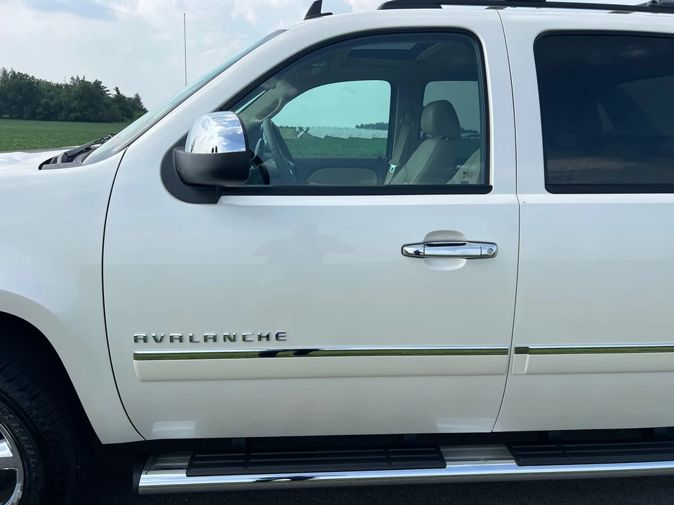 2013 Chevrolet Avalanche - Image 15 of 31