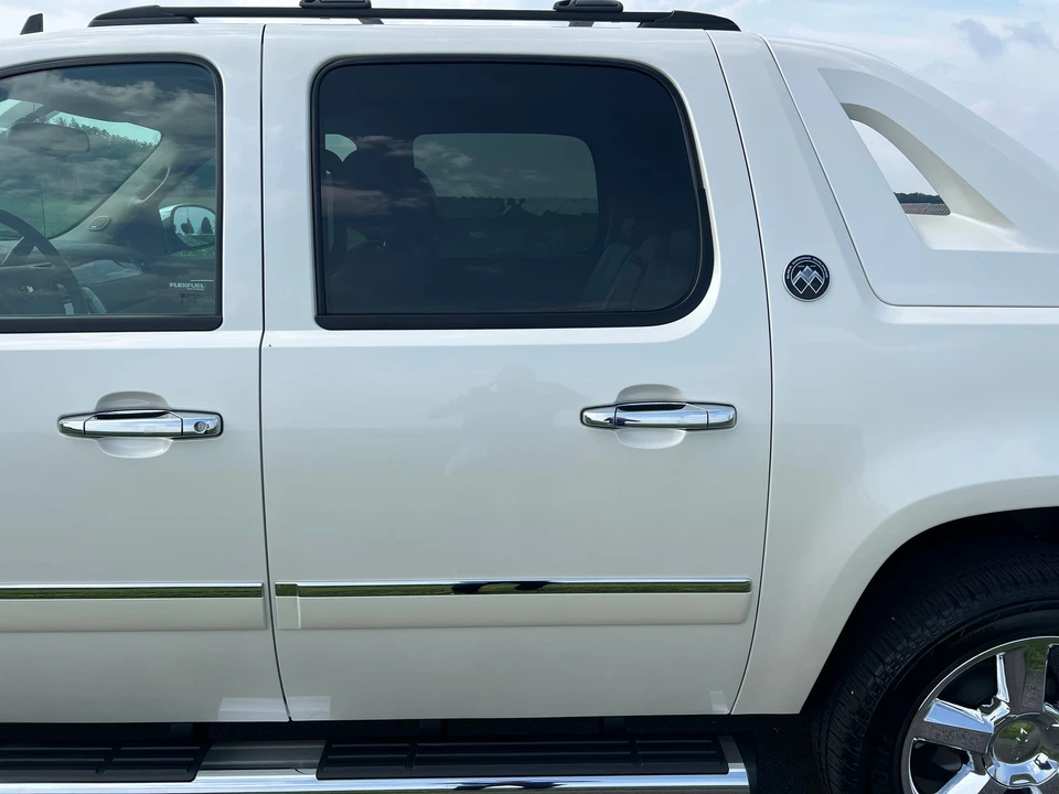 2013 Chevrolet Avalanche - Image 16 of 31